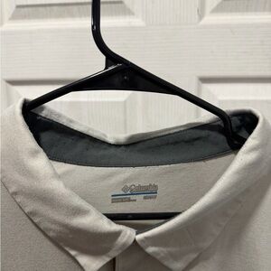 Columbia Men's Tech Trail Polo (Light tan)